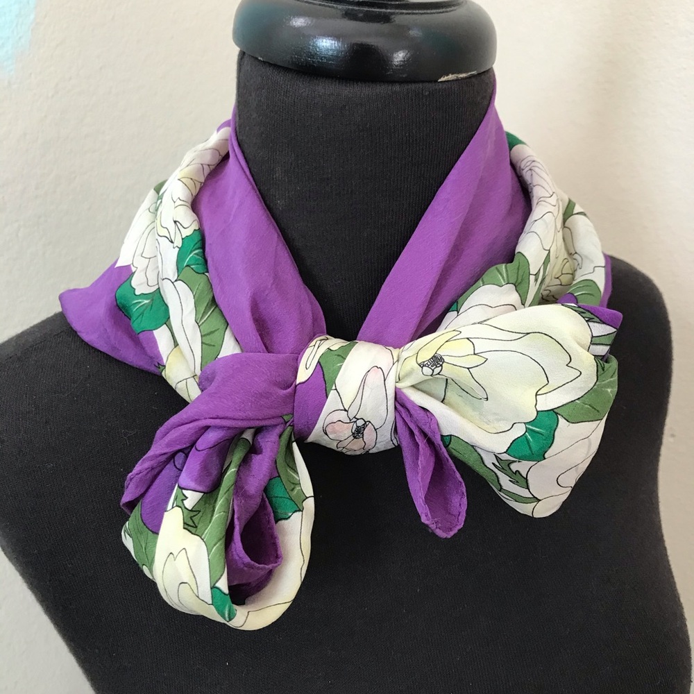 Oscar de la Renta Vtg Purple silk Rose Scarf